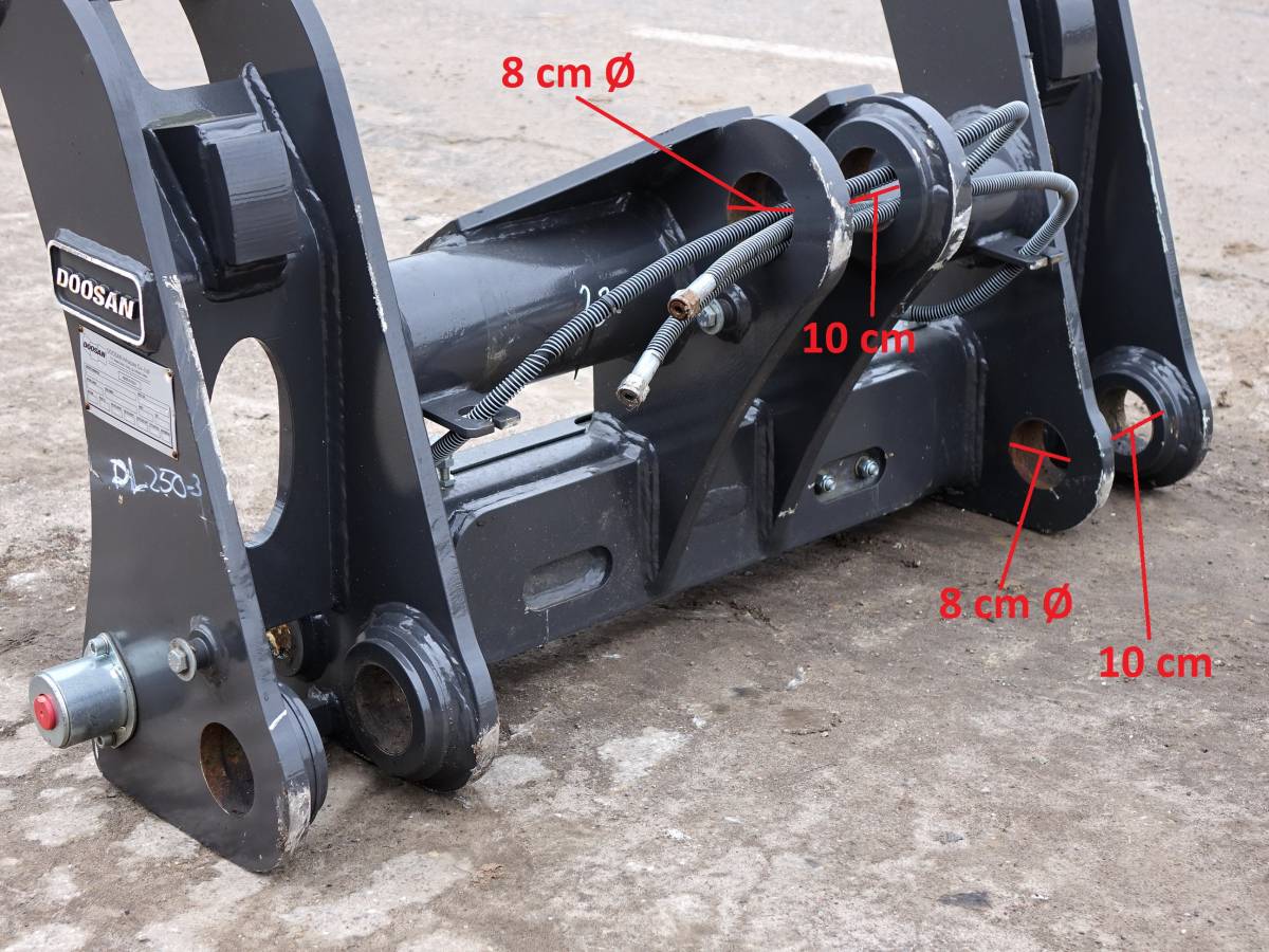 NEW ORIGINAL DOOSAN SYSTEM 2000 QUICK HITCH (FOR LOADER BUCKET) Găleată